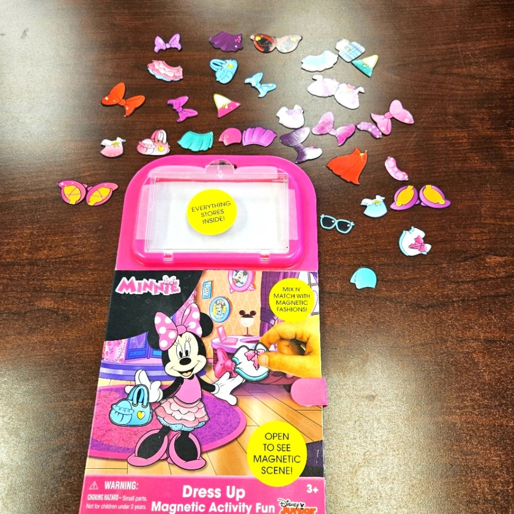 Minnie Mouse Magnetic Book and Storage 31 Magnets